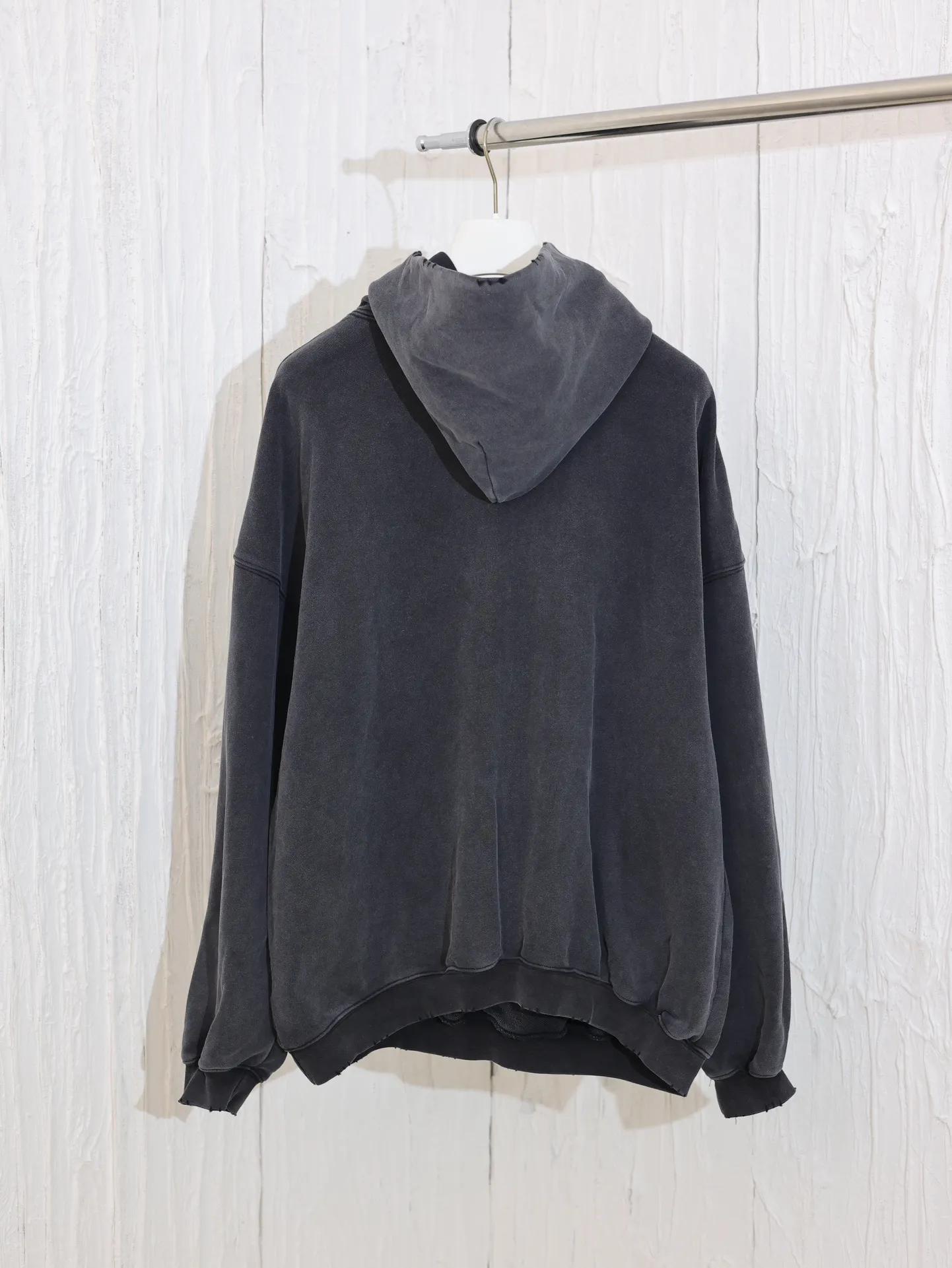 Balenciaga*/ 24New Arrival New. Vintage . 。SS 24New Arrival. . Authentic ， ！ ZP 。 460 ， . ， ，。 。 ， ， 。 。 Size：S/M/L